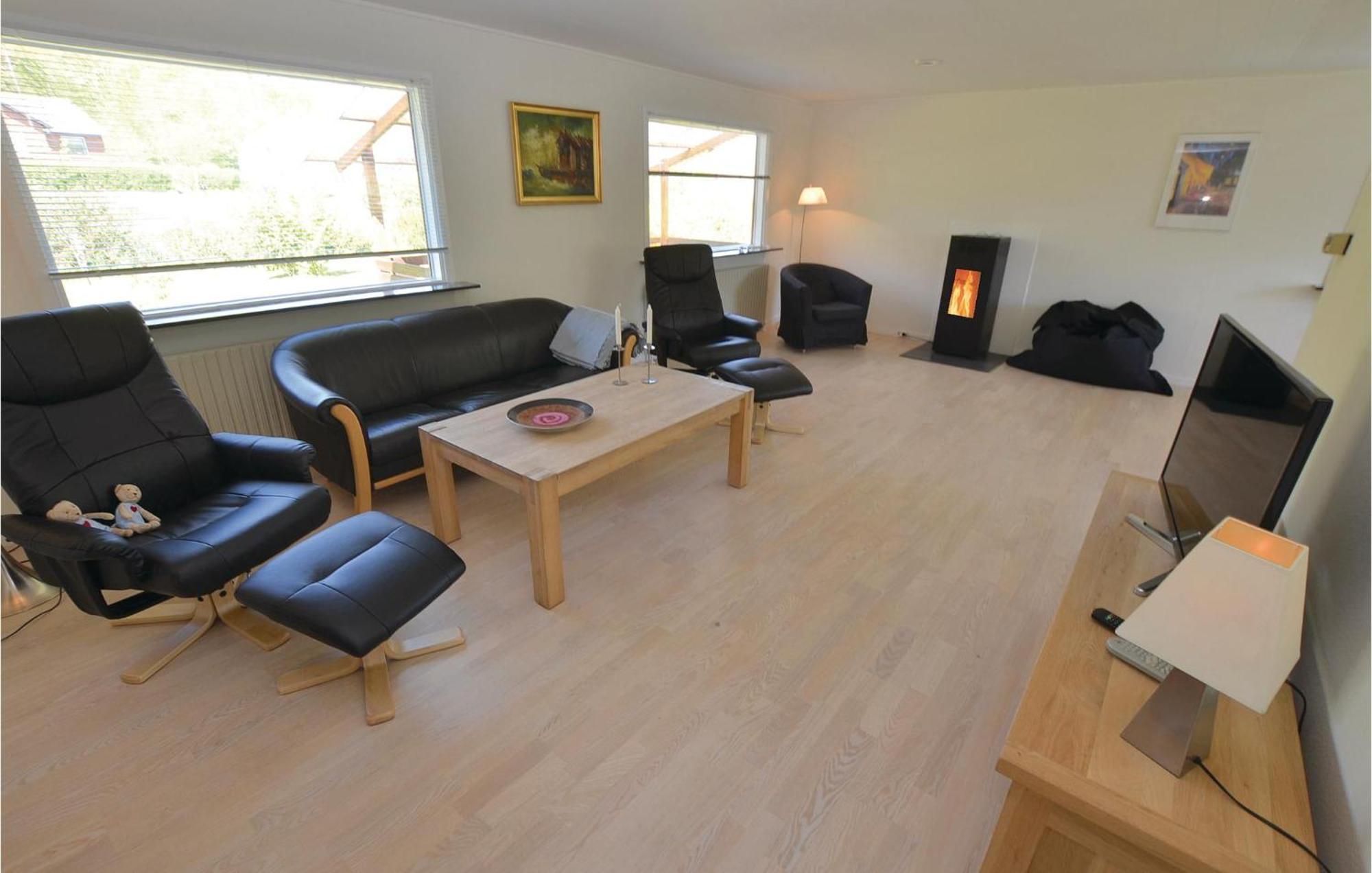 Stunning Home In Augustenborg With Kitchen Extérieur photo